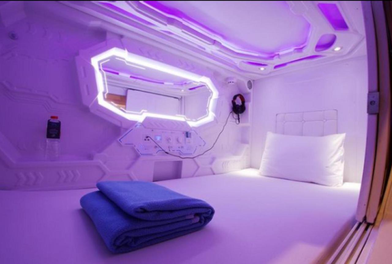 OYO 91328 Fiducia Capsule Hotel Giacarta Esterno foto