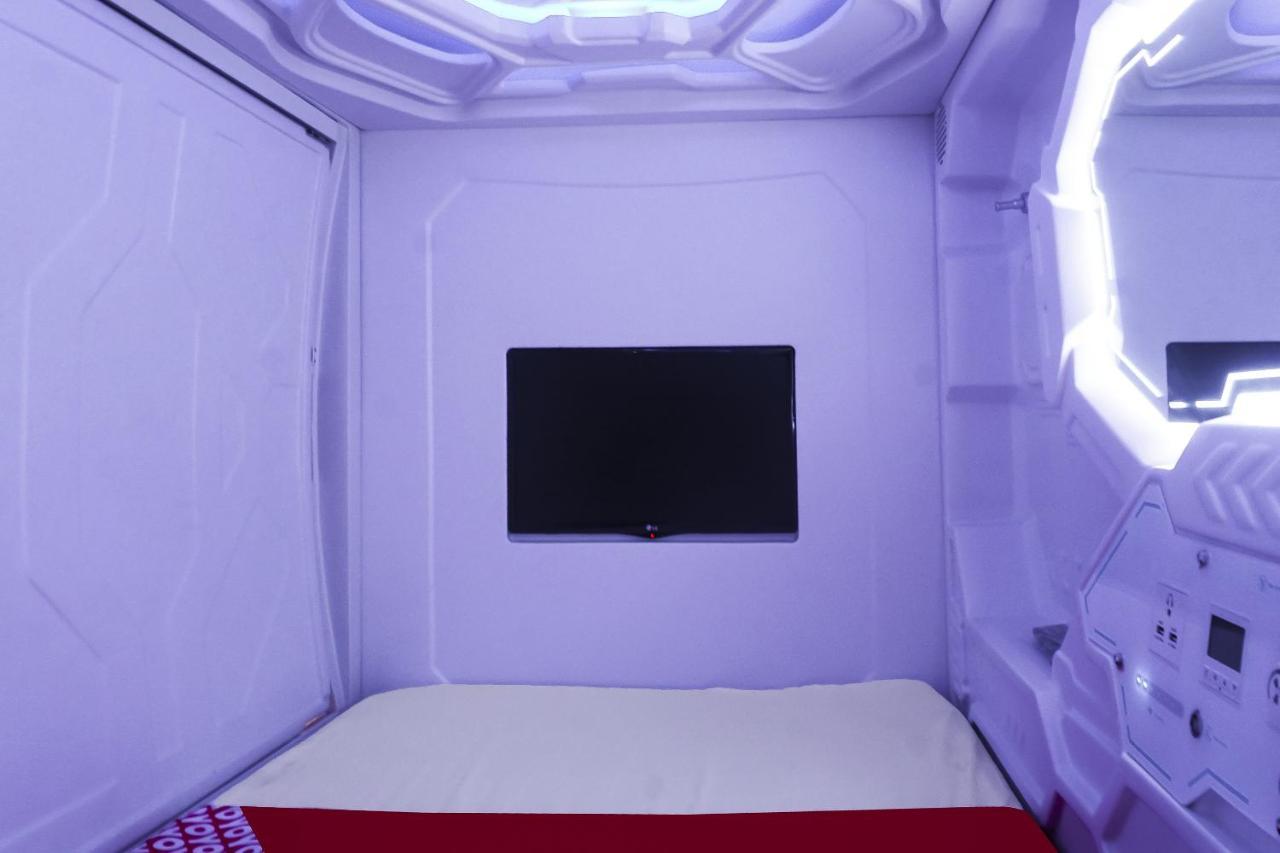 OYO 91328 Fiducia Capsule Hotel Giacarta Esterno foto